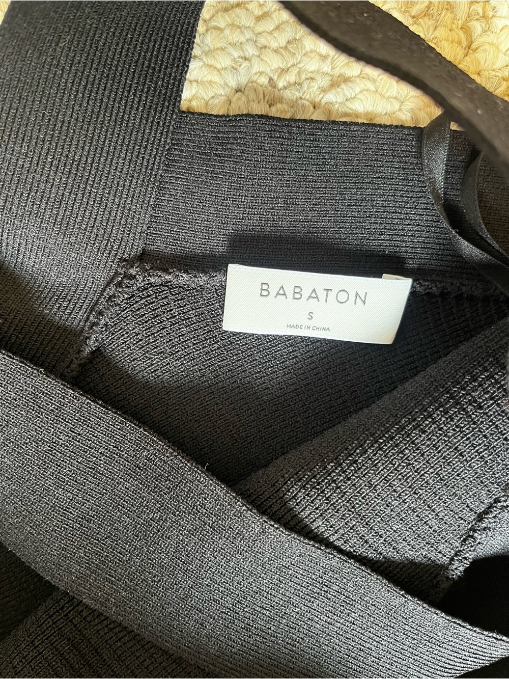 Aritzia Babaton Black Knit Fitted Ribbed Sculpt Halter Crop Top S - Picture 3 of 3